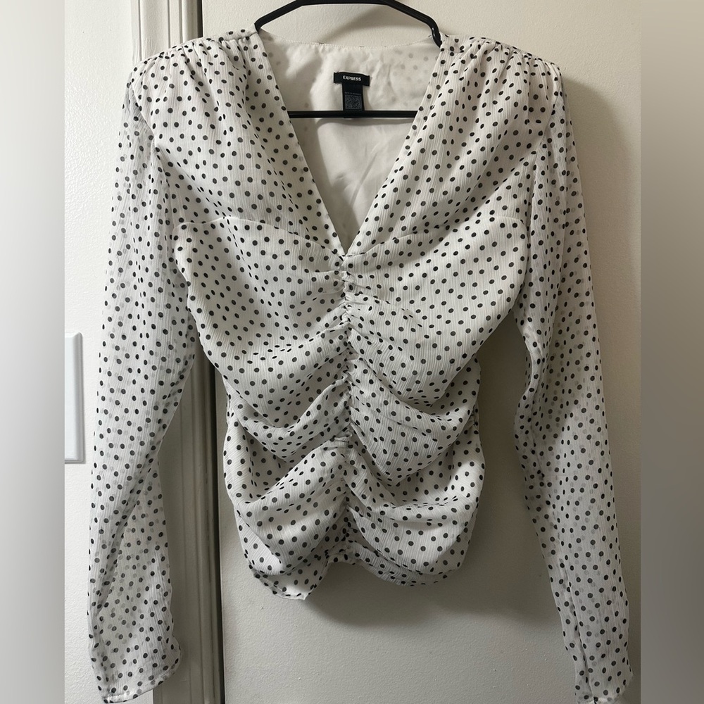 Express Conscious Edit Polka Dot Ruched
V-Neck Top - Size xs